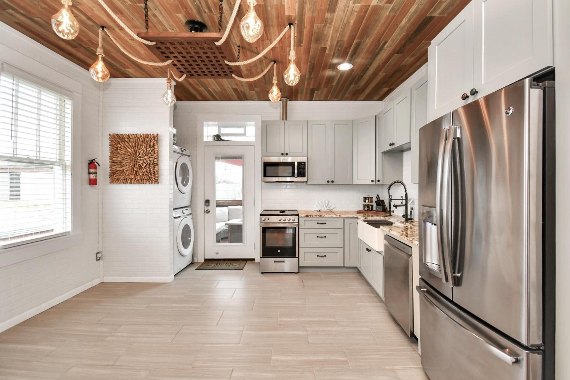 Nautical Loft With Outdoor Kitchen & Beach Access Leilighet Galveston Eksteriør bilde